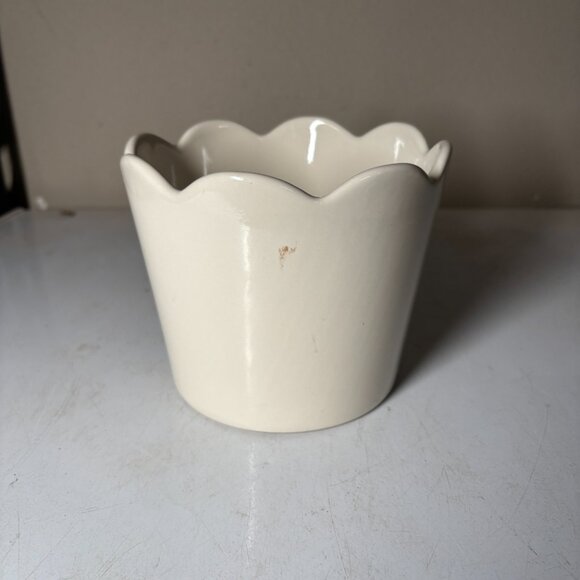 Mainstays Scallop Ceramic Planter White Pot – 6 Inch - Picture 4 of 6
